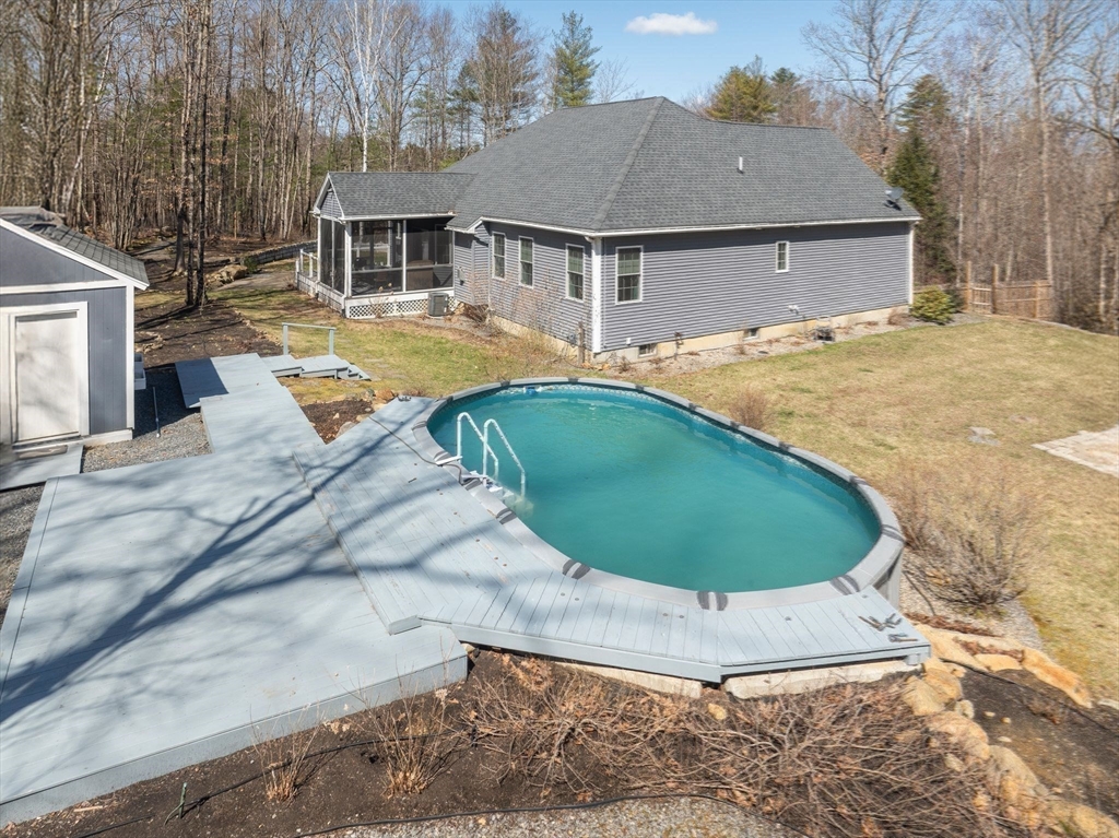 East Kingston, New Hampshire 03827, United States, 3 Bedrooms Bedrooms, ,3 BathroomsBathrooms,Residential,Pending,114179