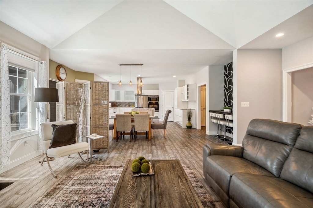 East Kingston, New Hampshire 03827, United States, 3 Bedrooms Bedrooms, ,3 BathroomsBathrooms,Residential,Pending,114179