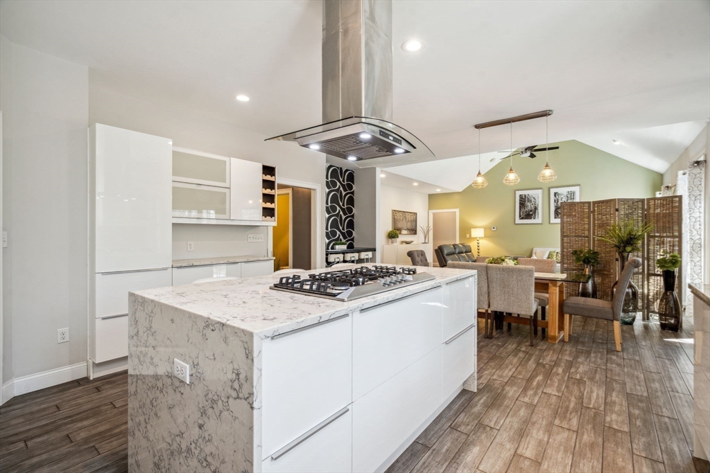 East Kingston, New Hampshire 03827, United States, 3 Bedrooms Bedrooms, ,3 BathroomsBathrooms,Residential,Pending,114179