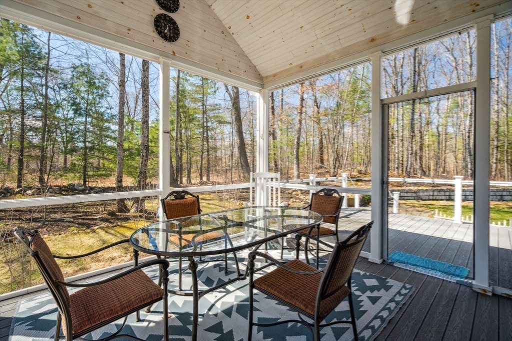 East Kingston, New Hampshire 03827, United States, 3 Bedrooms Bedrooms, ,3 BathroomsBathrooms,Residential,Pending,114179