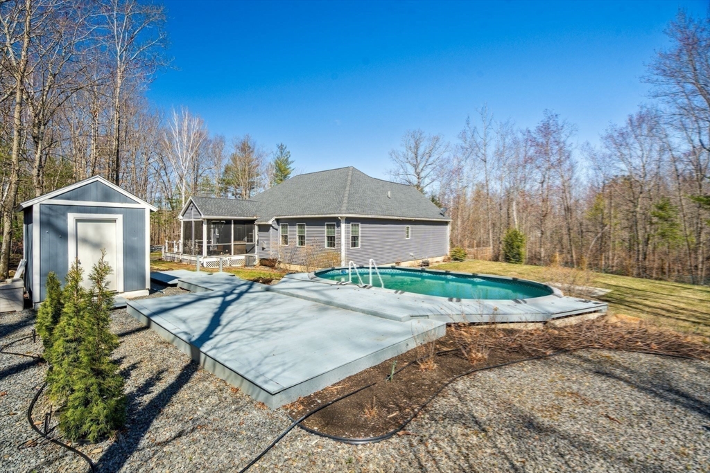 East Kingston, New Hampshire 03827, United States, 3 Bedrooms Bedrooms, ,3 BathroomsBathrooms,Residential,Pending,114179