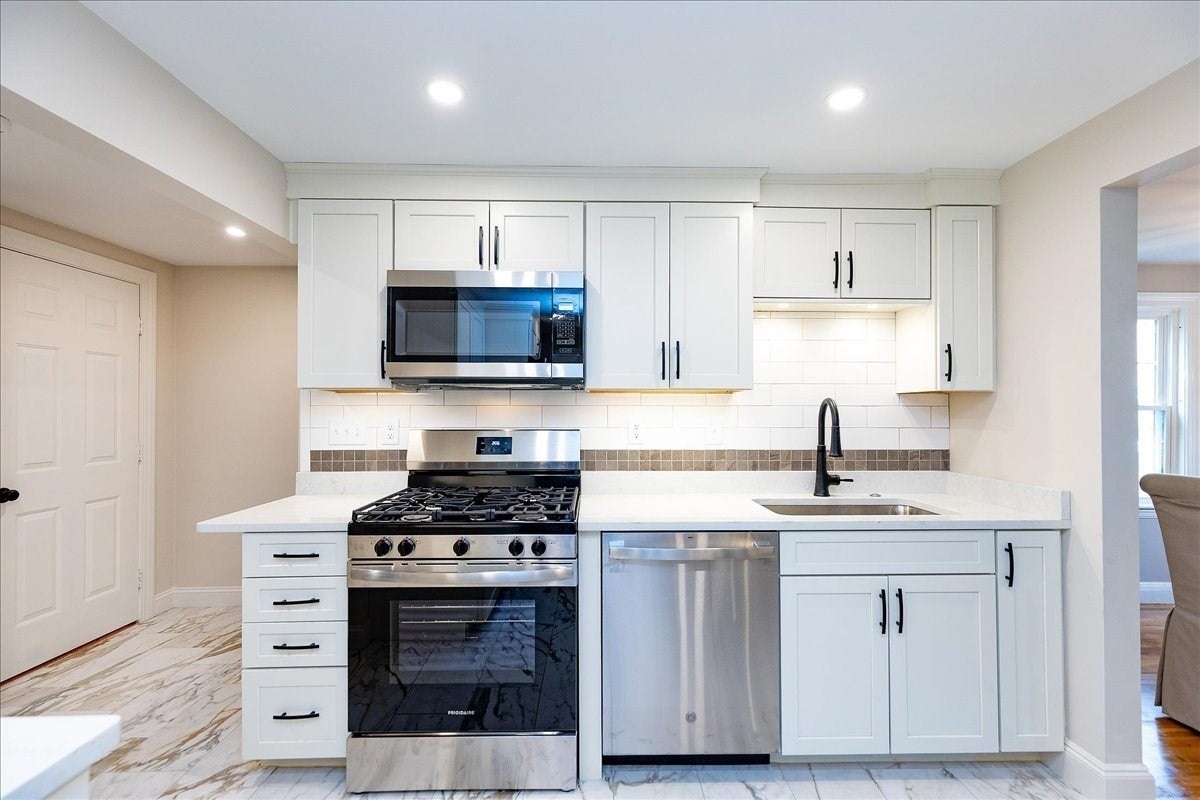 39 Birch St, Tewksbury, MA Photo #12