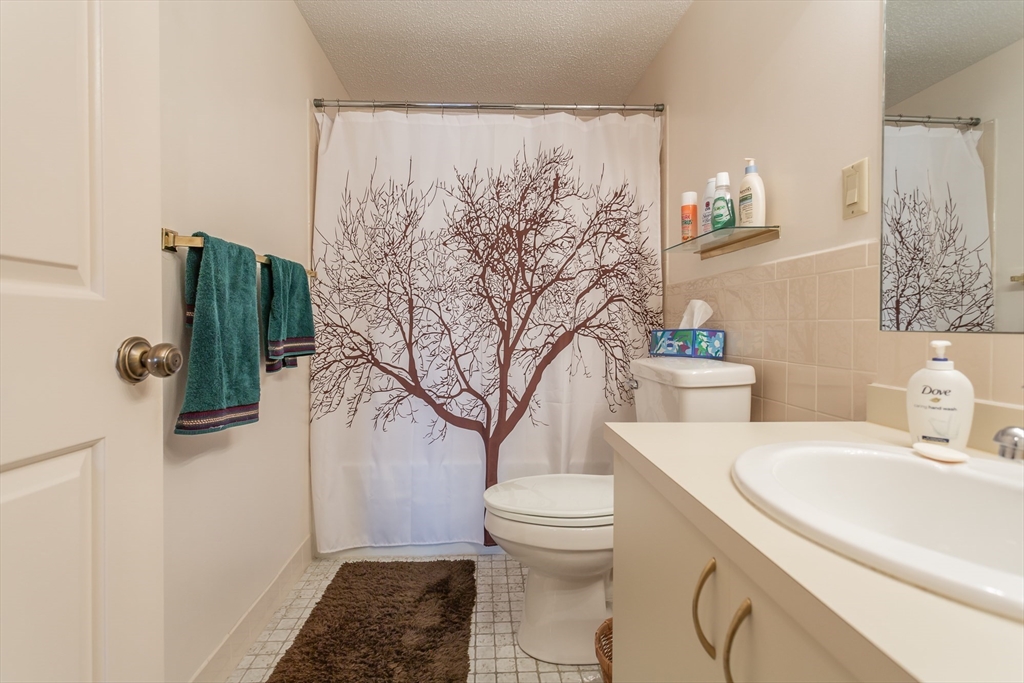 4234 N Main St #5A5, Fall River, MA Photo #8