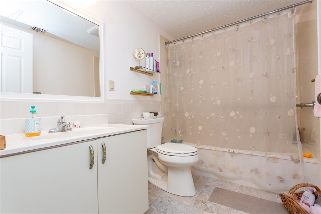 4234 N Main St #5A5, Fall River, MA Photo #14
