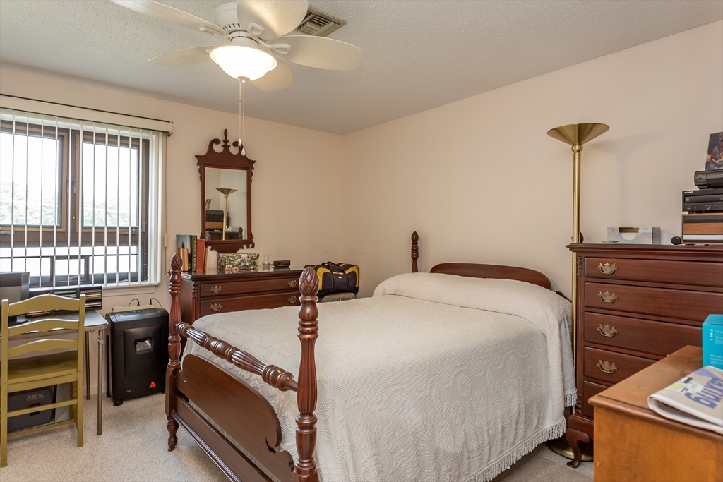 4234 N Main St #5A5, Fall River, MA Photo #11