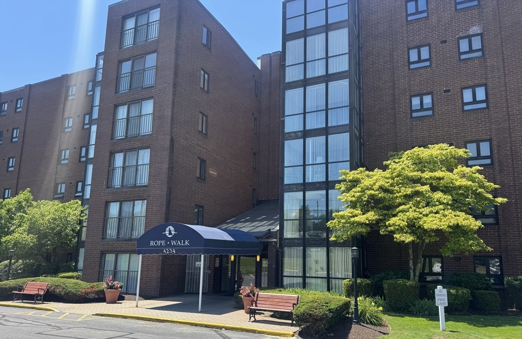 4234 N Main St #5A5, Fall River, MA Photo #1