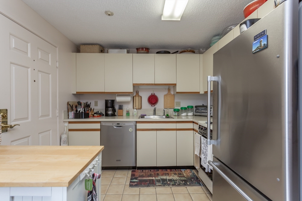 4234 N Main St #5A5, Fall River, MA Photo #6