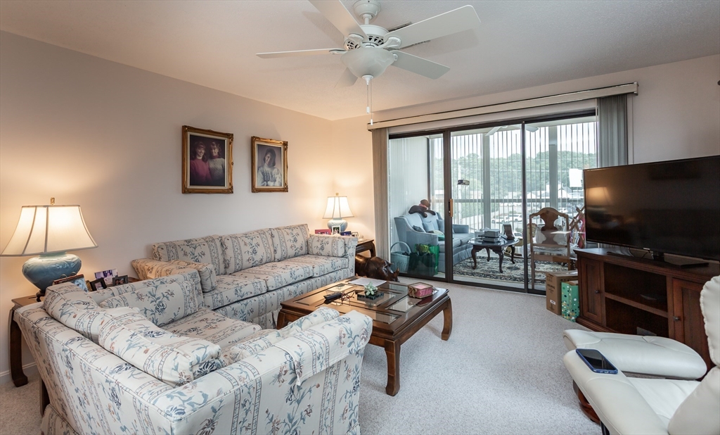 4234 N Main St #5A5, Fall River, MA Photo #2