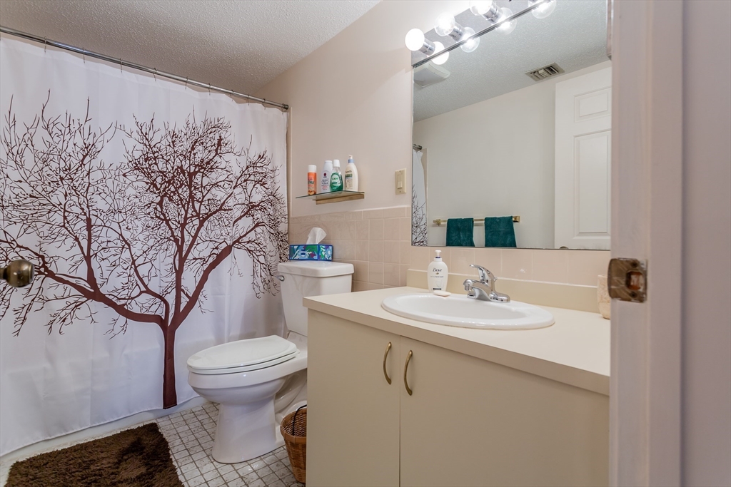 4234 N Main St #5A5, Fall River, MA Photo #9