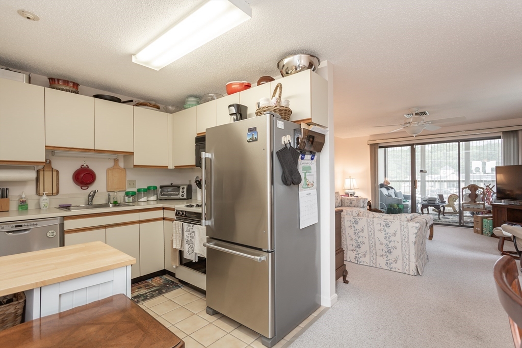 4234 N Main St #5A5, Fall River, MA Photo #5