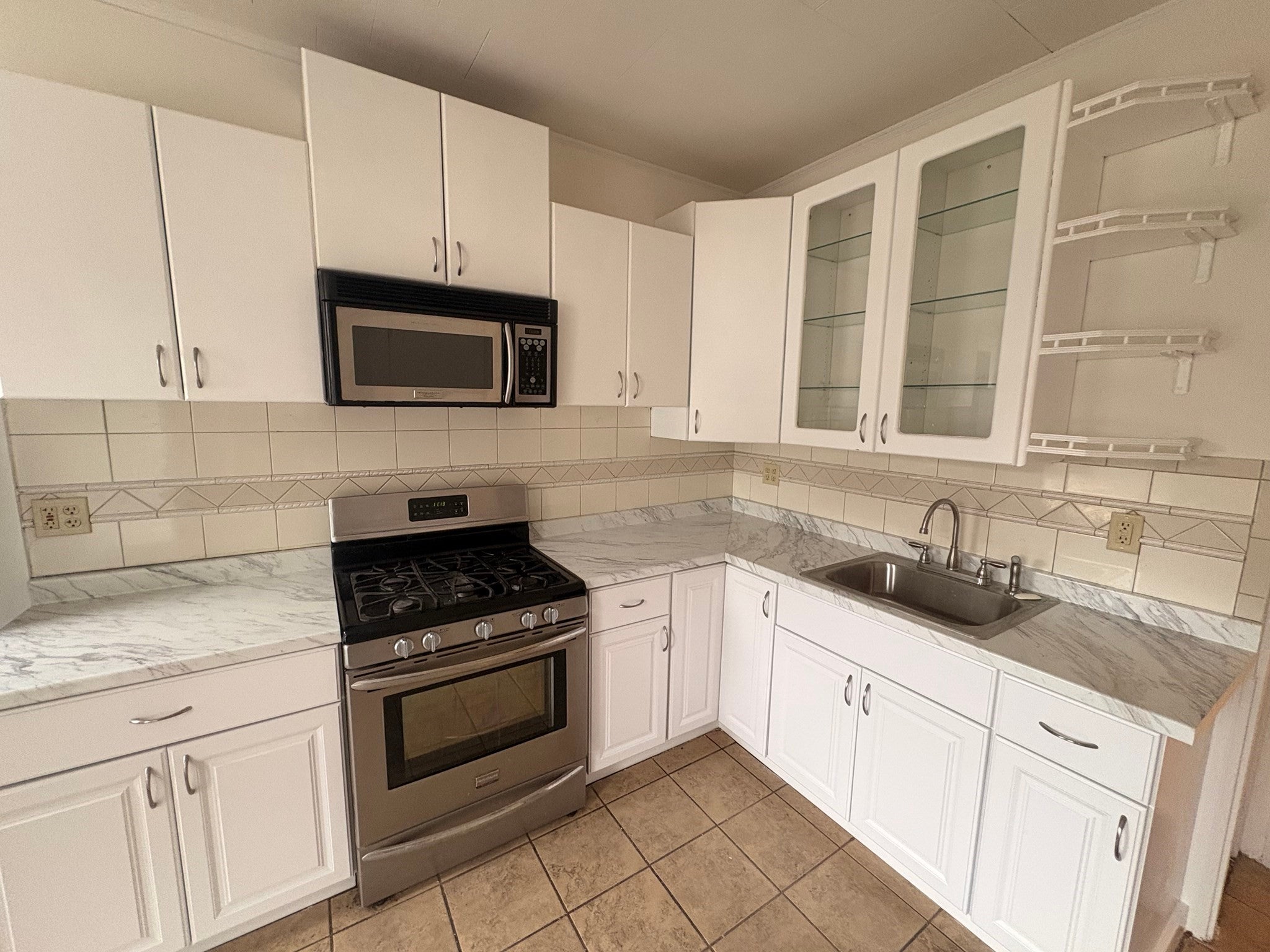 Photo of 142 Lowell St, Methuen, MA