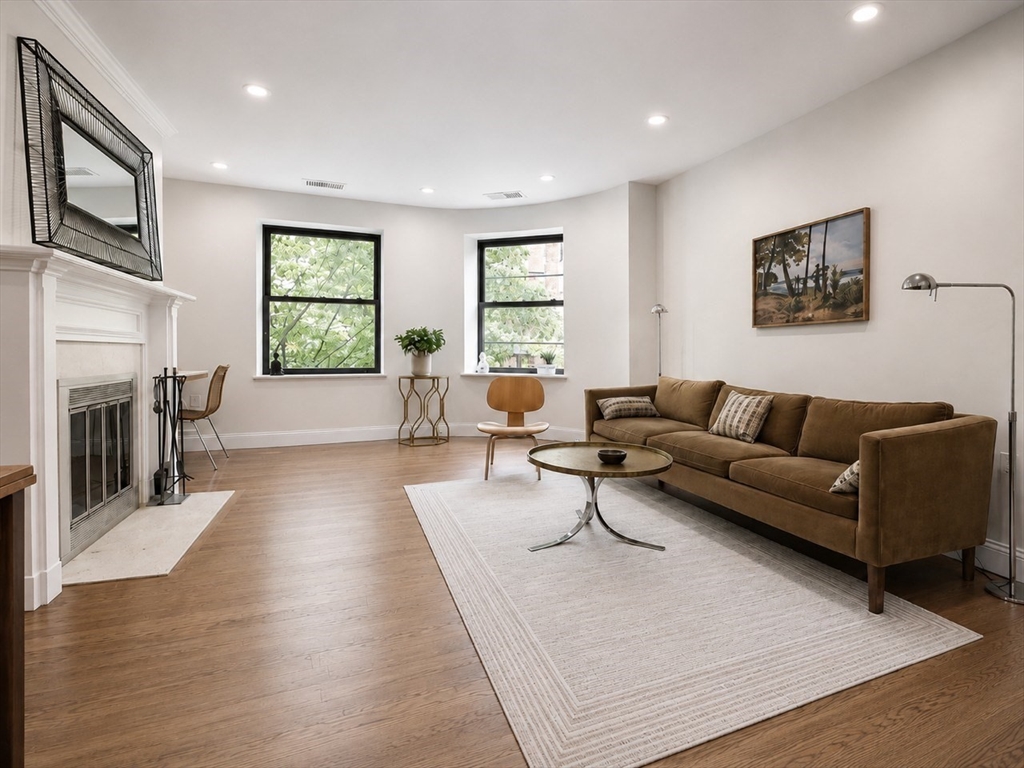 79 Gainsborough St 204
