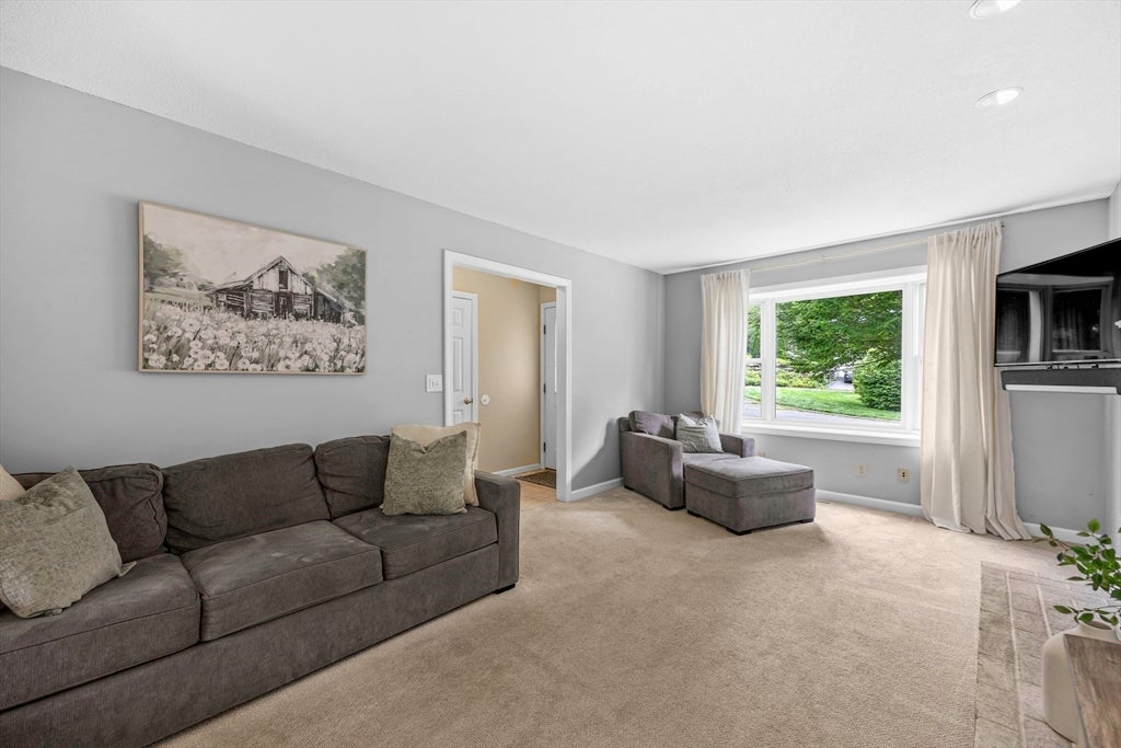 8 Cobb Ln, Belchertown, MA, 8 Cobb Ln, Belchertown, MA Photo #14