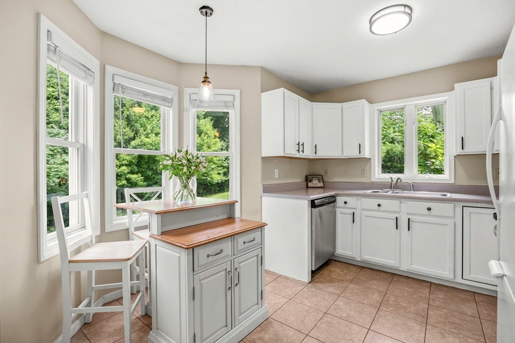8 Cobb Ln, Belchertown, MA, 8 Cobb Ln, Belchertown, MA Photo #7