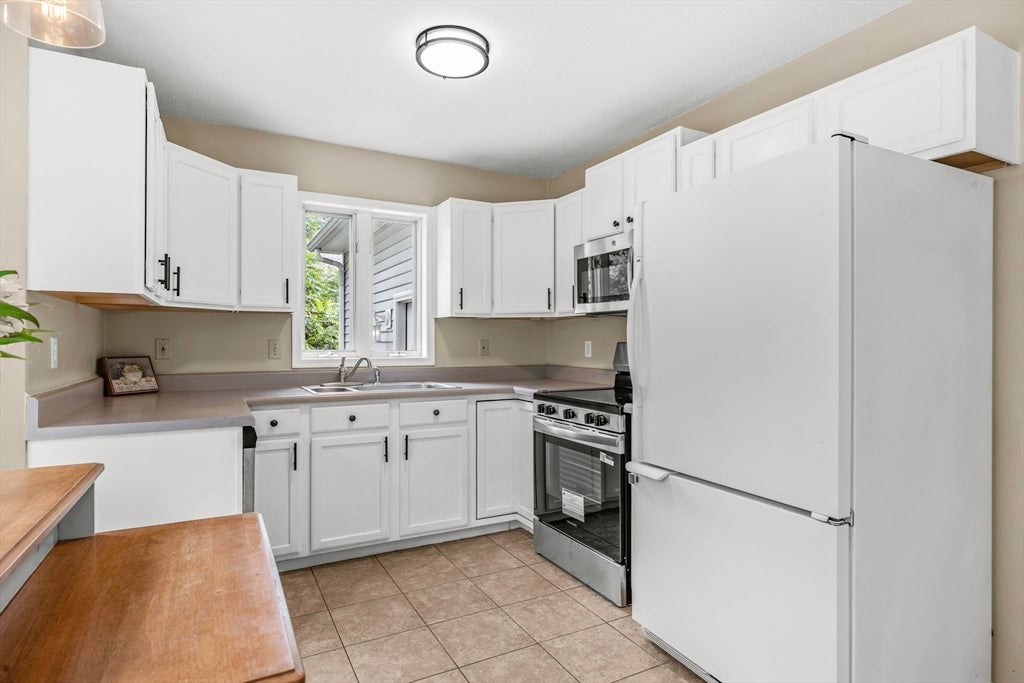8 Cobb Ln, Belchertown, MA, 8 Cobb Ln, Belchertown, MA Photo #8