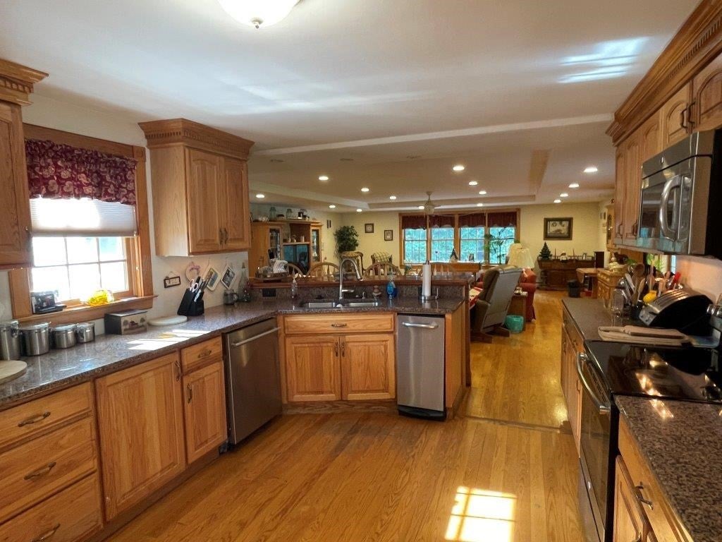 77 Newton ST, Greenfield, MA, 77 Newton ST, Greenfield, MA Photo #11