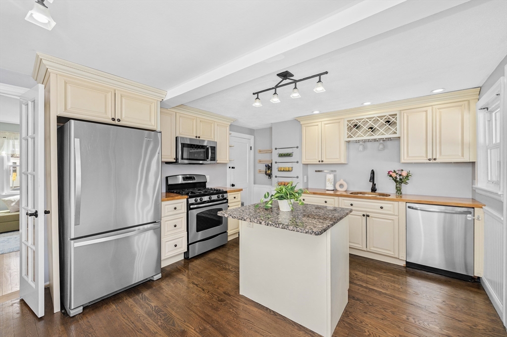 33 Bromfield Steet 33