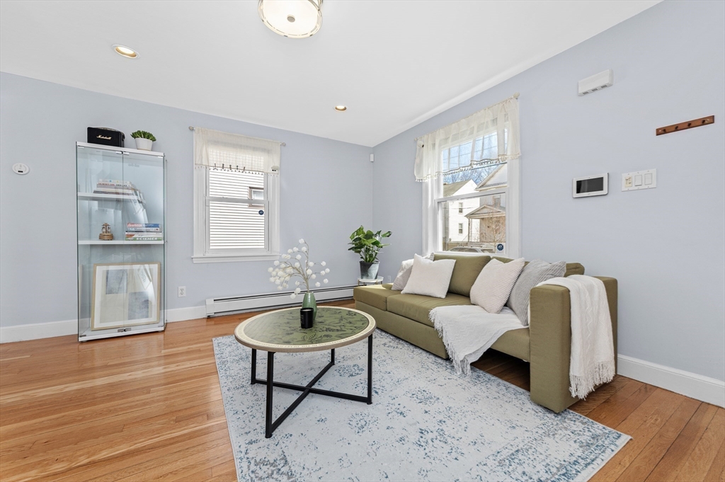 33 Bromfield Steet 33