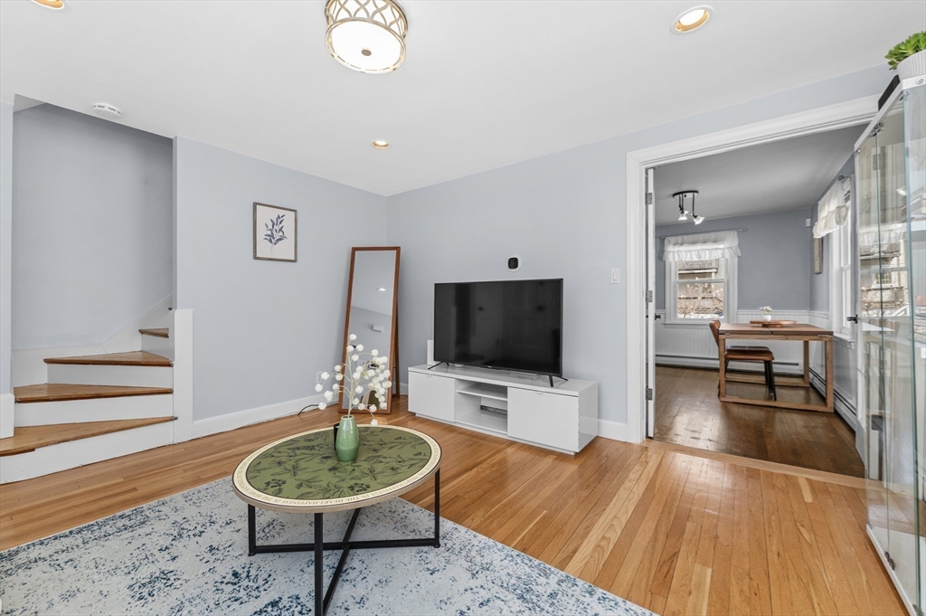 33 Bromfield Steet 33