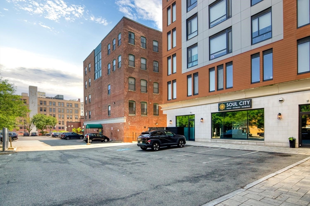 170 Oxford St 403