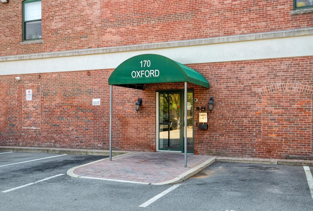 170 Oxford St 403