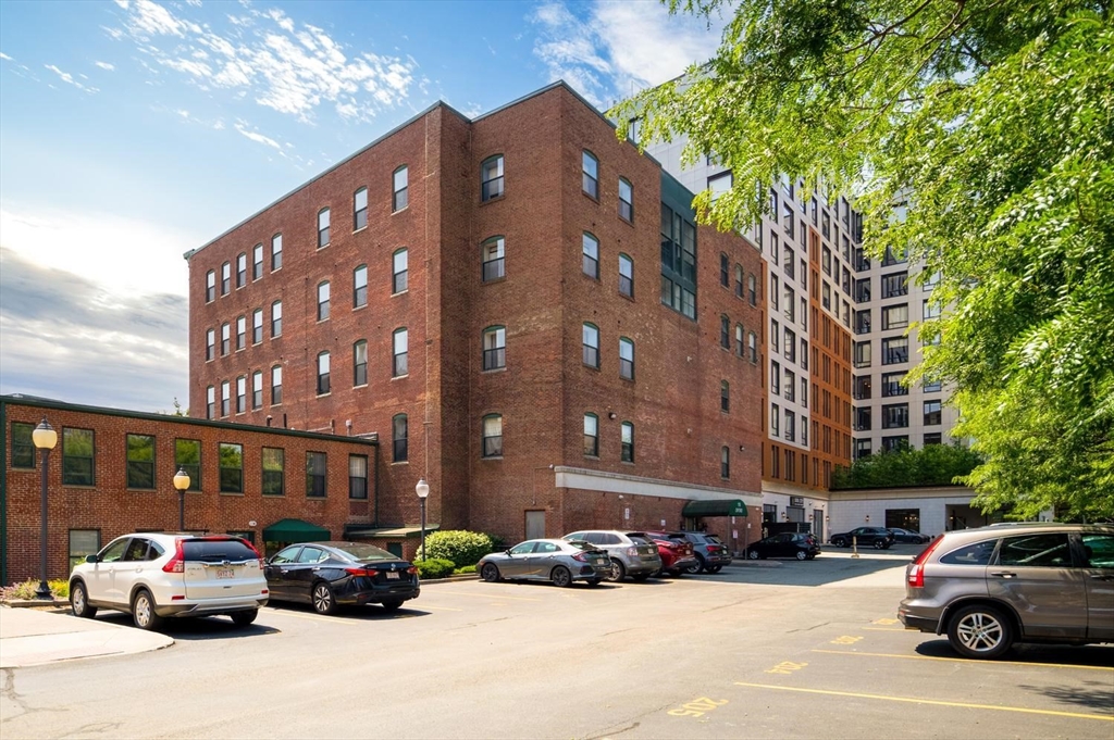 170 Oxford St 403