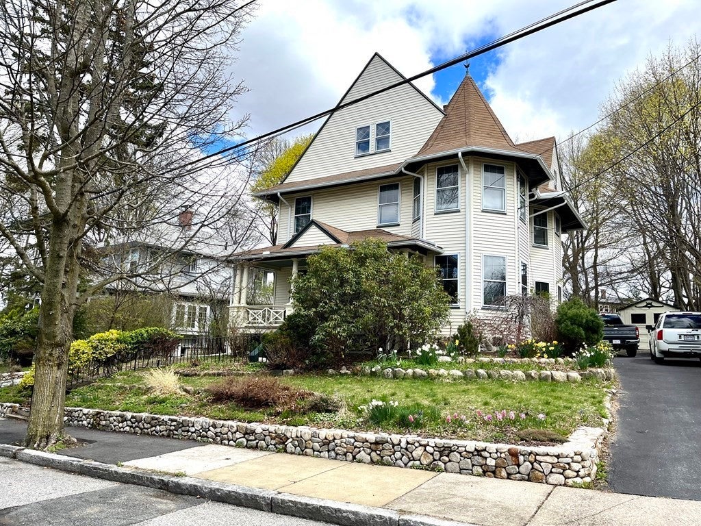 Click for 37 Gleason St, Medford, MA slideshow Click for 37 Gleason St, Medford, MA slideshow