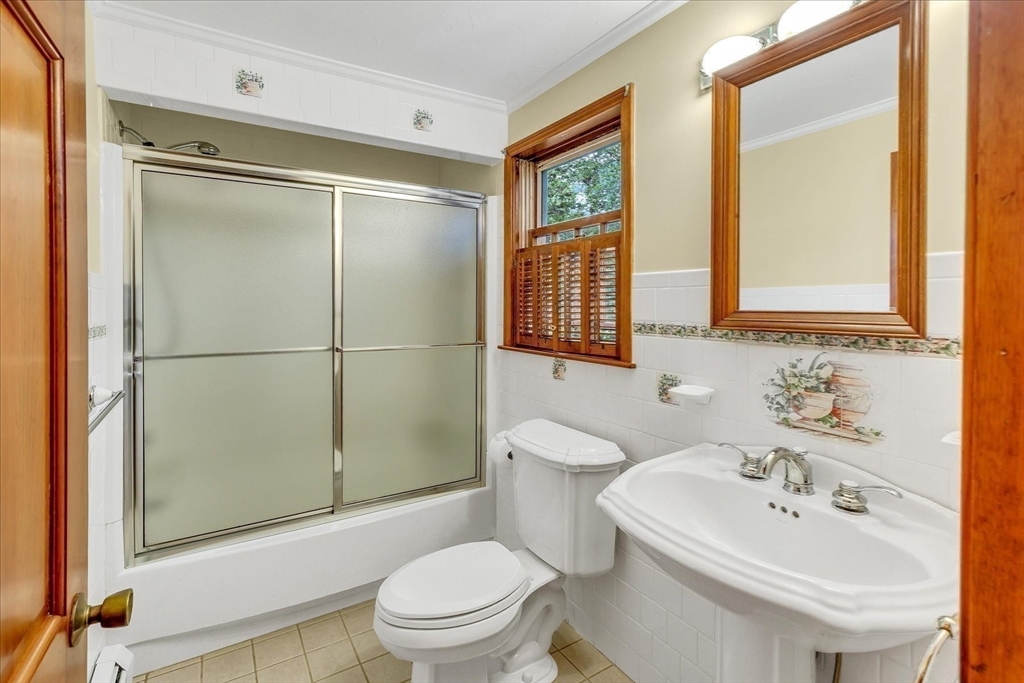 Sandwich, Massachusetts 02563, United States, 3 Bedrooms Bedrooms, ,2 BathroomsBathrooms,Residential,Active,220512