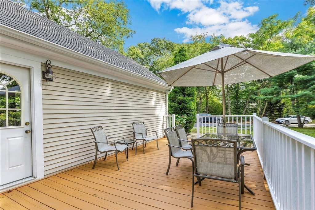 Sandwich, Massachusetts 02563, United States, 3 Bedrooms Bedrooms, ,2 BathroomsBathrooms,Residential,Active,220512