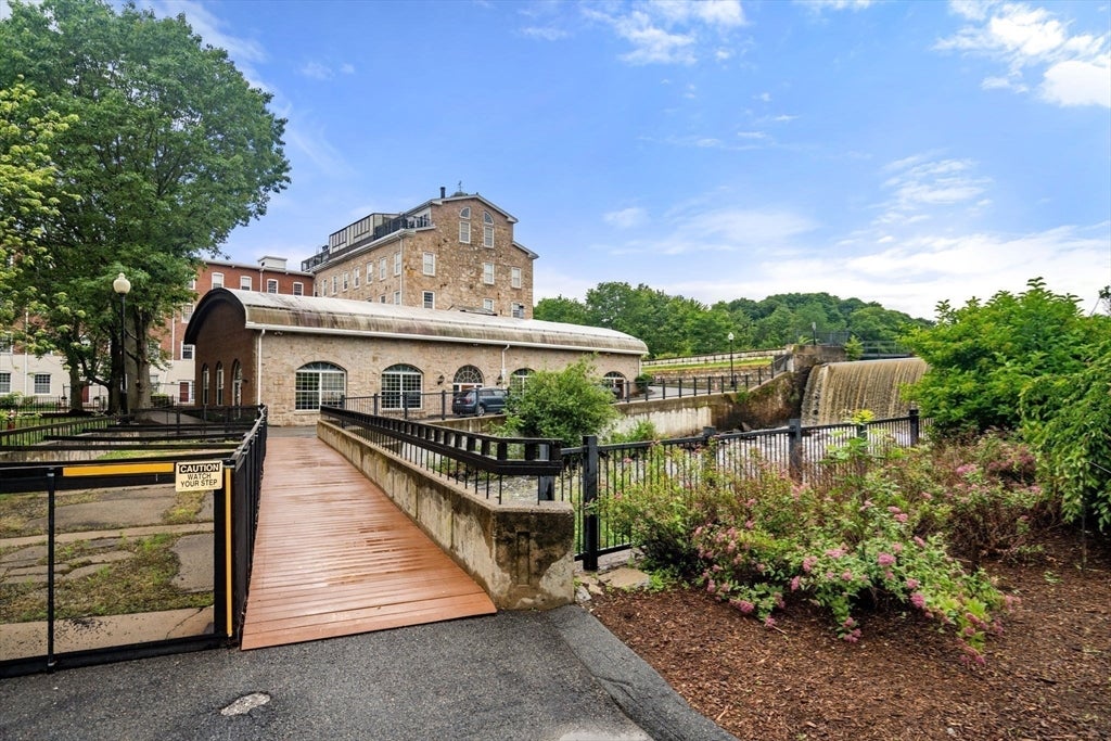 20 N Stone Mill Dr