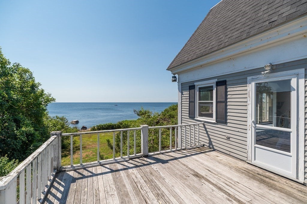 8 Rouse Rd, Gloucester, MA Photo #16