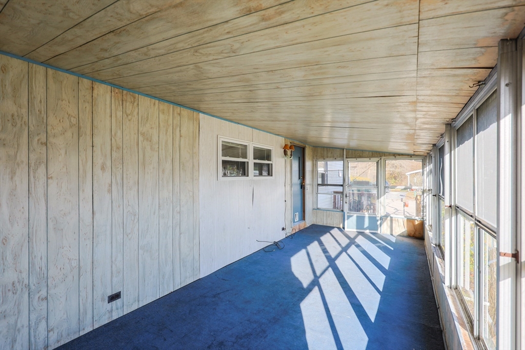 Attleboro, Massachusetts 02703, United States, 2 Bedrooms Bedrooms, ,1 BathroomBathrooms,Residential,Active,245051