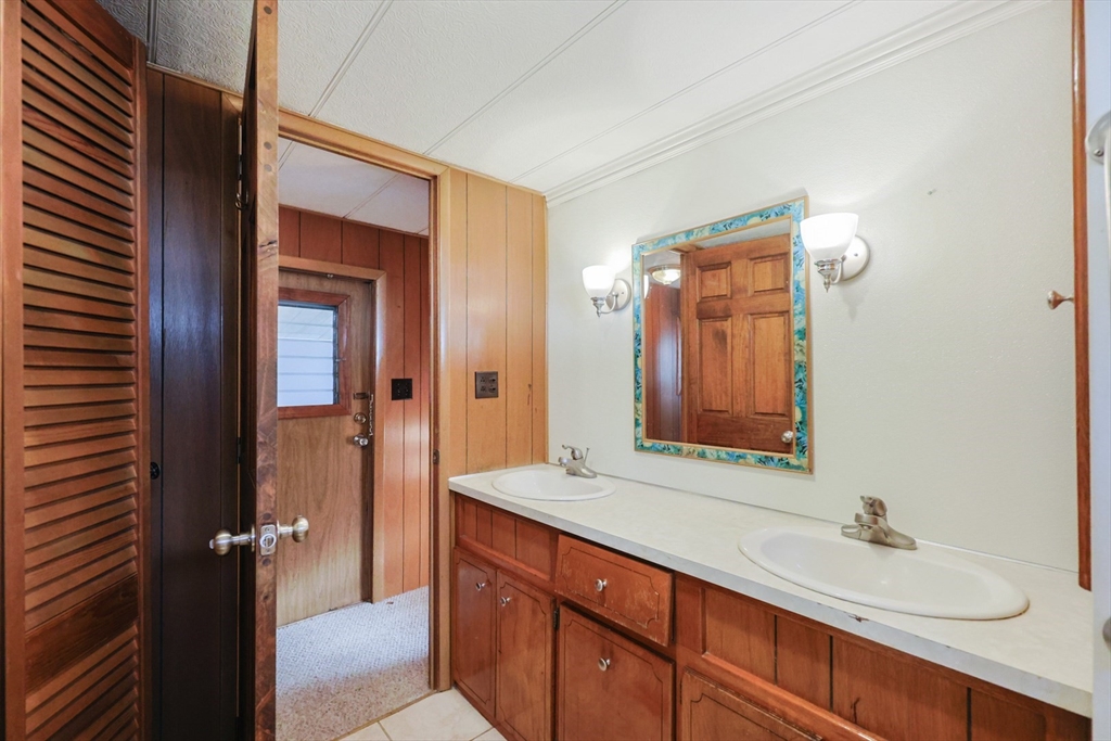 Attleboro, Massachusetts 02703, United States, 2 Bedrooms Bedrooms, ,1 BathroomBathrooms,Residential,Active,245051