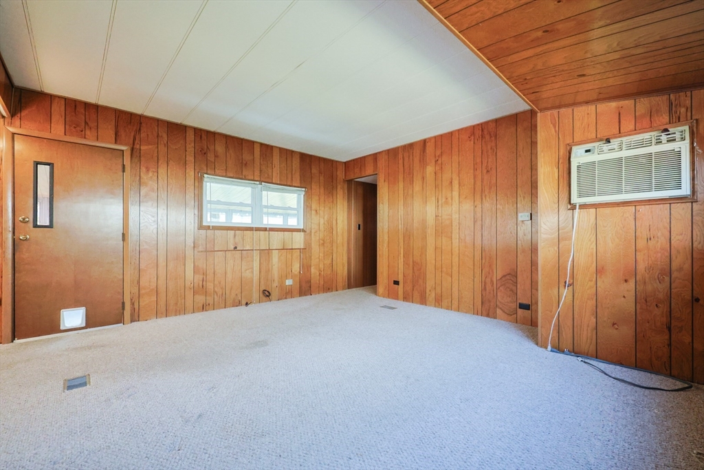 Attleboro, Massachusetts 02703, United States, 2 Bedrooms Bedrooms, ,1 BathroomBathrooms,Residential,Active,245051