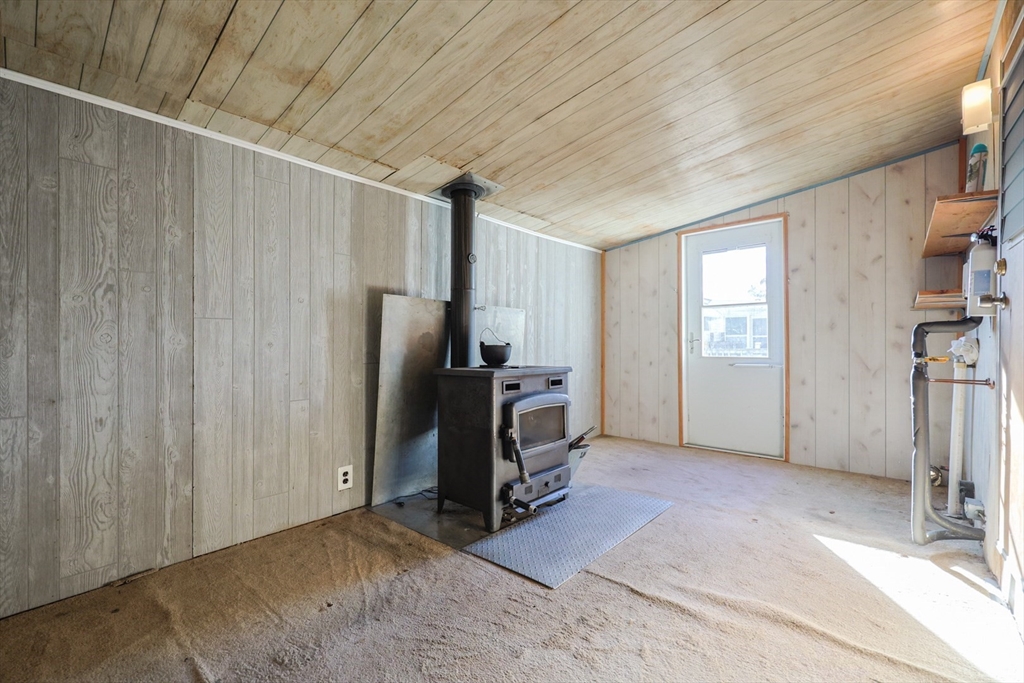 Attleboro, Massachusetts 02703, United States, 2 Bedrooms Bedrooms, ,1 BathroomBathrooms,Residential,Active,245051