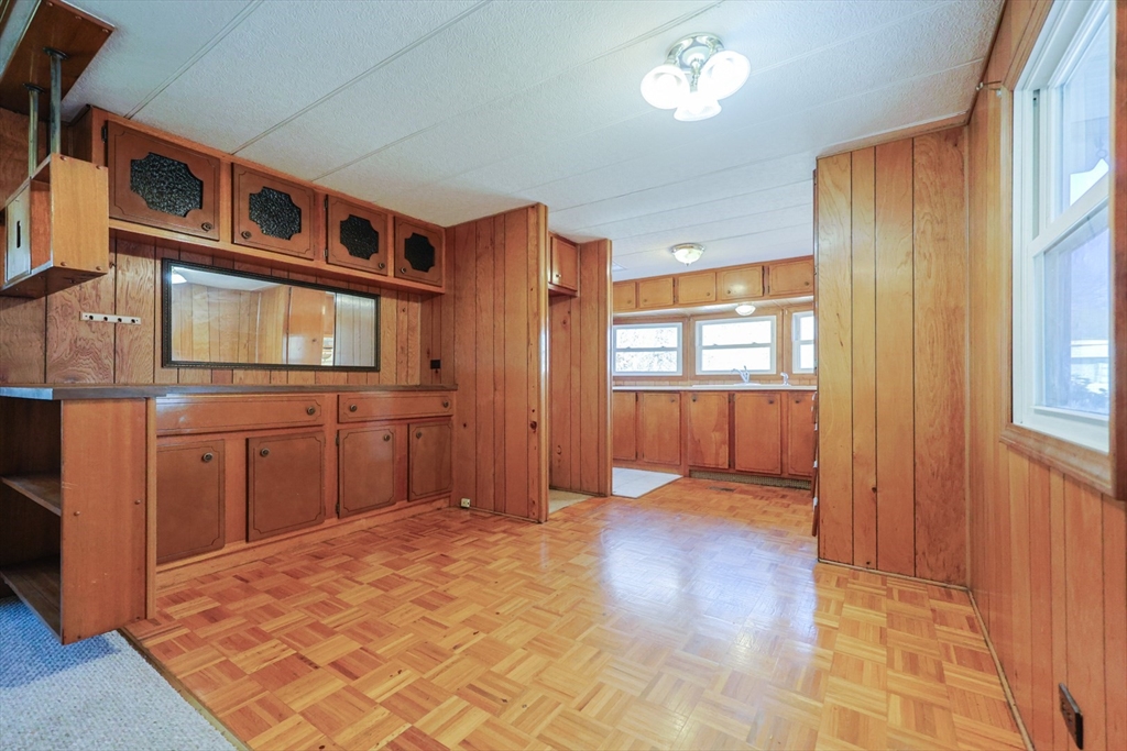 Attleboro, Massachusetts 02703, United States, 2 Bedrooms Bedrooms, ,1 BathroomBathrooms,Residential,Active,245051