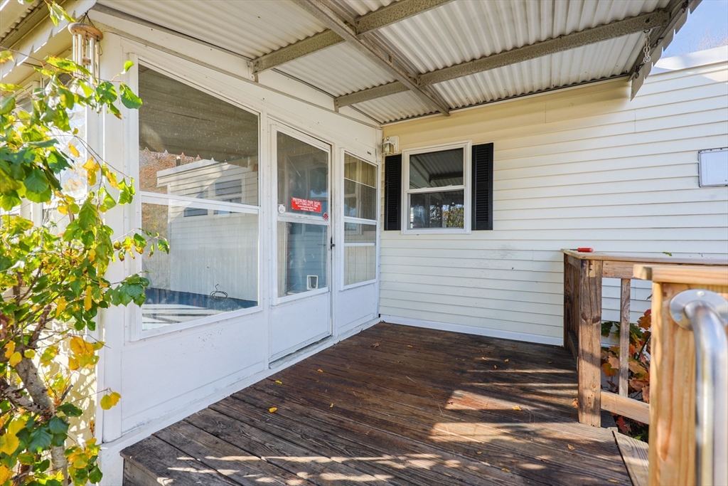 Attleboro, Massachusetts 02703, United States, 2 Bedrooms Bedrooms, ,1 BathroomBathrooms,Residential,Active,245051