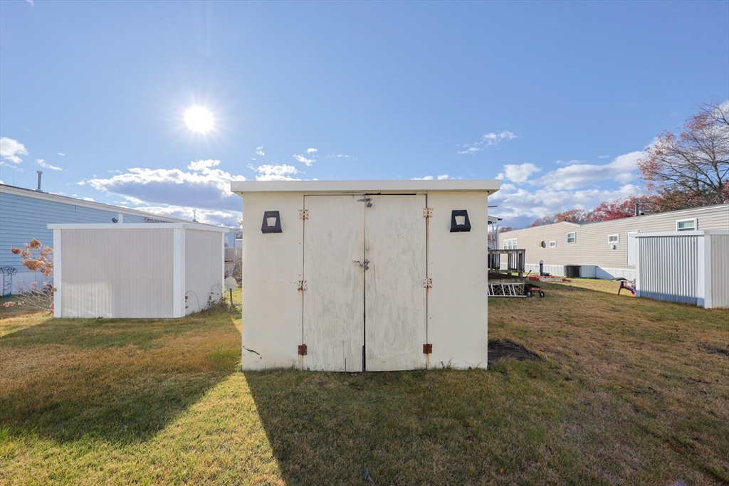 Attleboro, Massachusetts 02703, United States, 2 Bedrooms Bedrooms, ,1 BathroomBathrooms,Residential,Active,245051