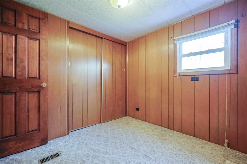 Attleboro, Massachusetts 02703, United States, 2 Bedrooms Bedrooms, ,1 BathroomBathrooms,Residential,Active,245051