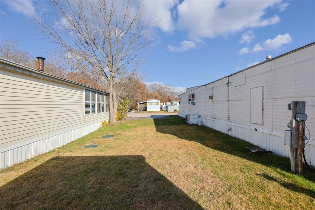 Attleboro, Massachusetts 02703, United States, 2 Bedrooms Bedrooms, ,1 BathroomBathrooms,Residential,Active,245051