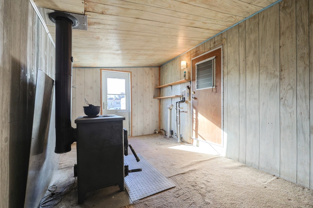 Attleboro, Massachusetts 02703, United States, 2 Bedrooms Bedrooms, ,1 BathroomBathrooms,Residential,Active,245051