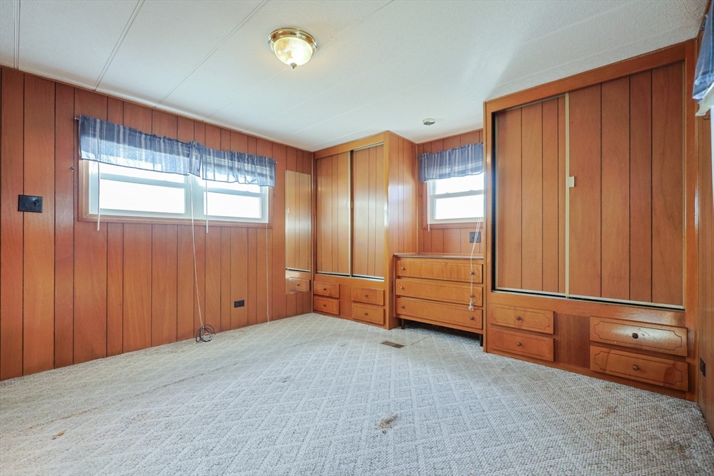 Attleboro, Massachusetts 02703, United States, 2 Bedrooms Bedrooms, ,1 BathroomBathrooms,Residential,Active,245051