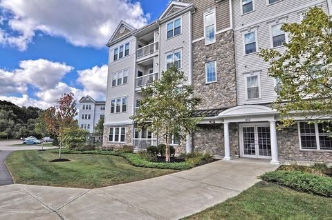 Condominium in Braintree MA 422 John Mahar Hwy.jpg