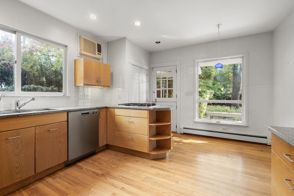 25 Barnard Ave