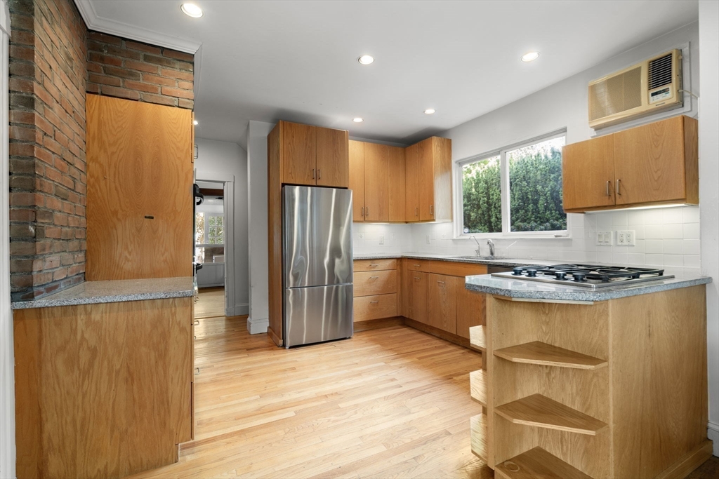 25 Barnard Ave