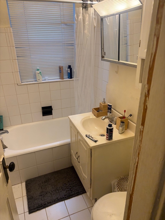 64 Queensberry St 114