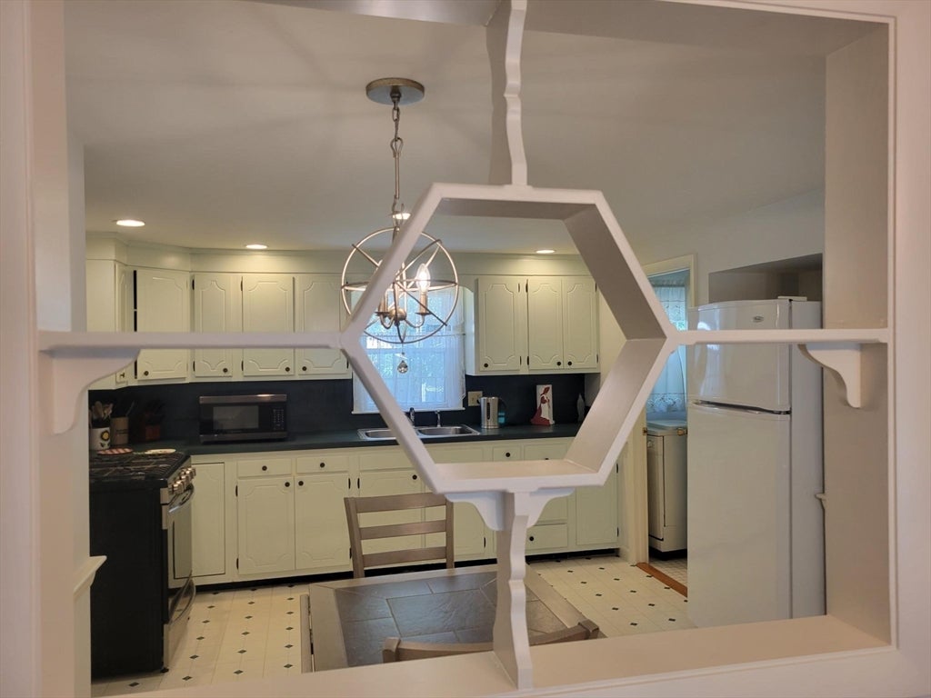 39 Phyllis Dr, Yarmouth, MA, 39 Phyllis Dr, Yarmouth, MA Photo #10