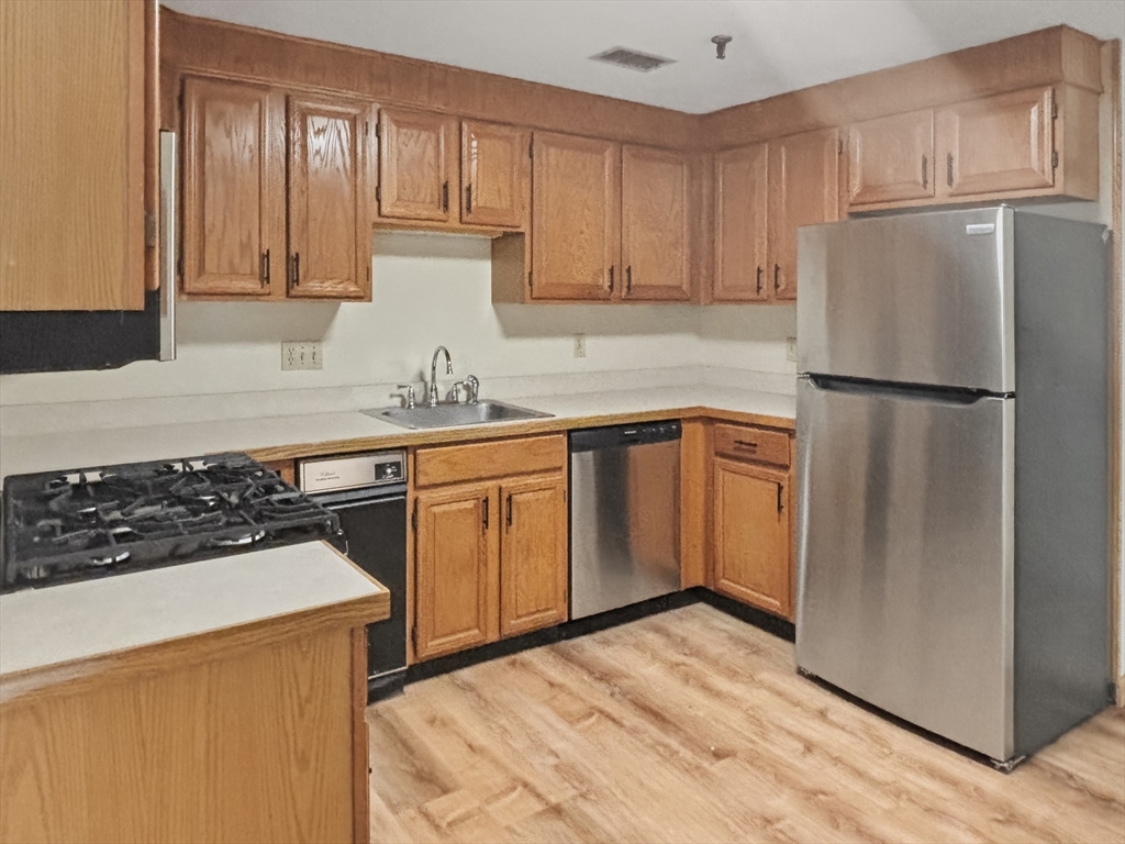 45 Christopher Dr 105