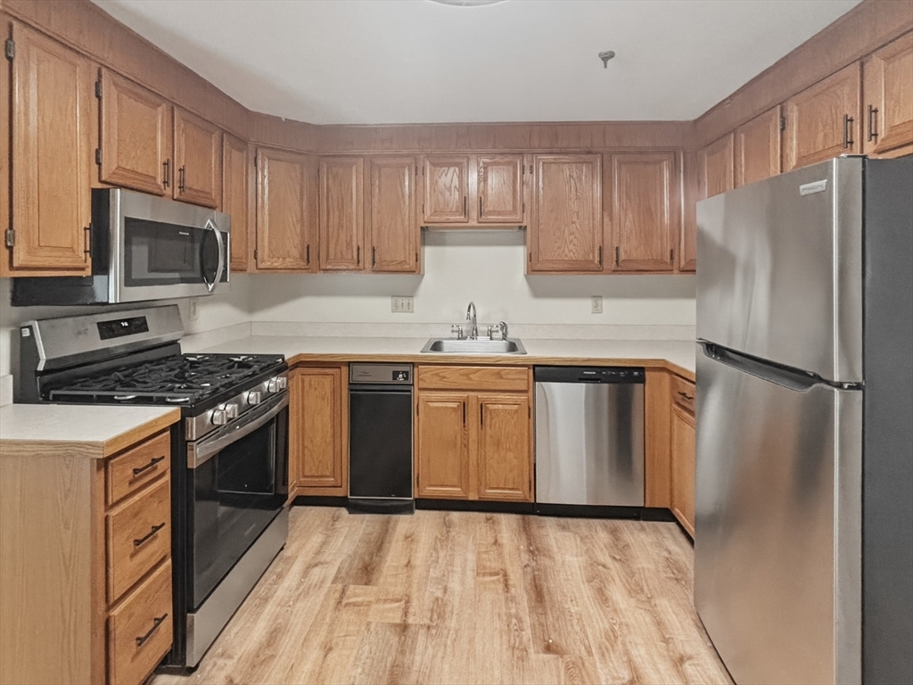 45 Christopher Dr 105