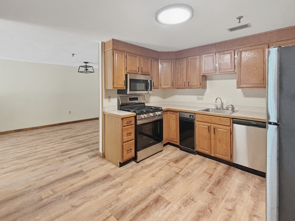 45 Christopher Dr 105